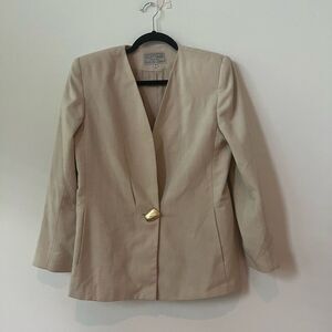 Vintage Suitsme Womens Tan Gold-Tone Button V-Neck Single Breasted Blazer Size 8